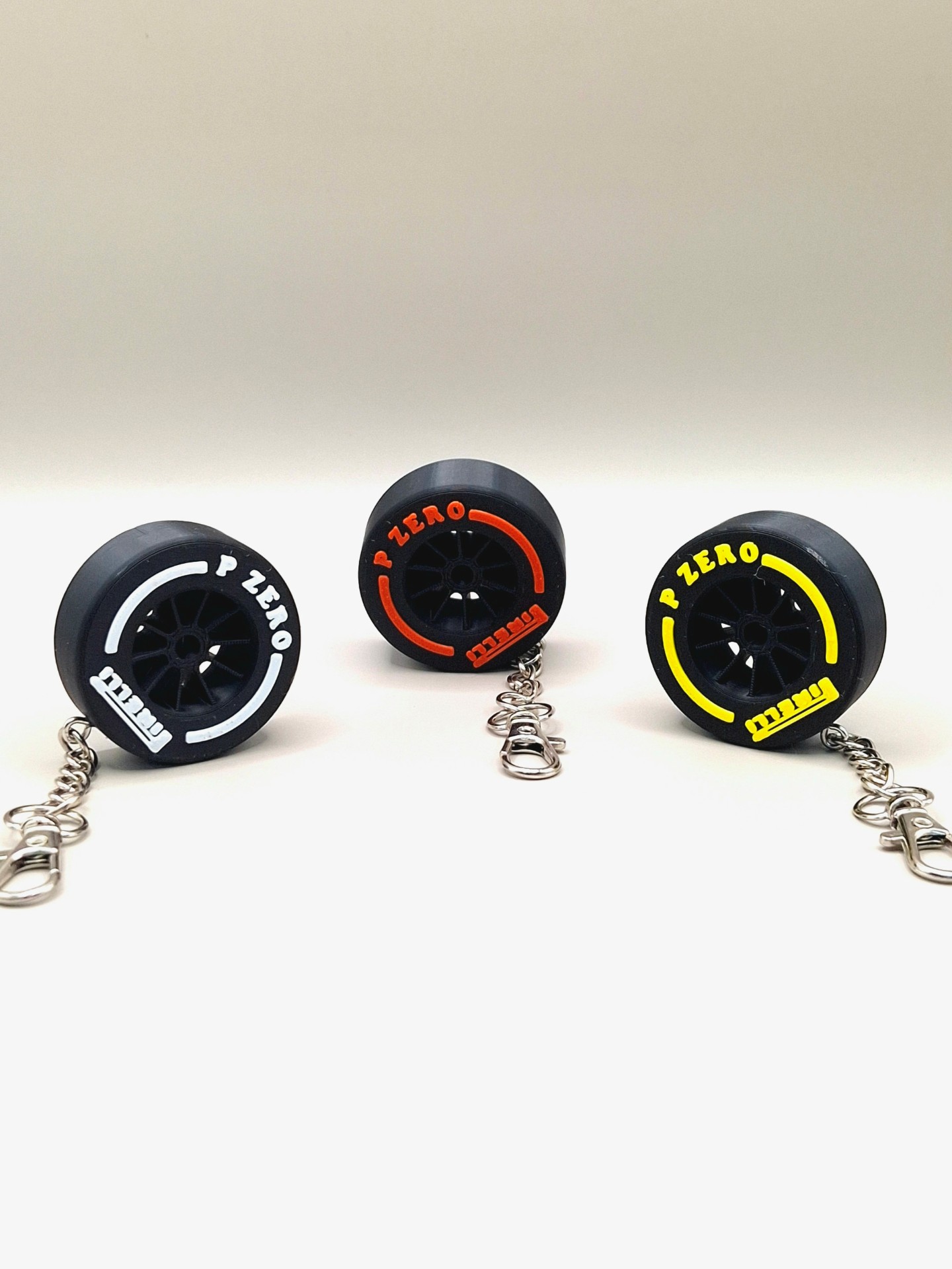 Llaveros de llantas echos en 3D.